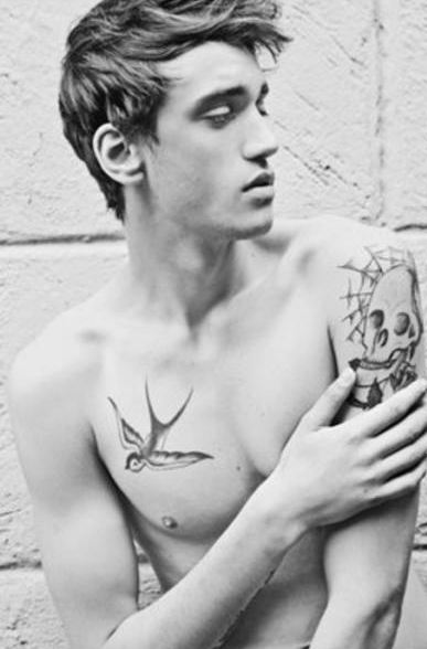 tatouage hirondelle julien secret story