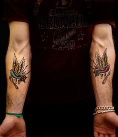 tatouage hirondelle old school homme