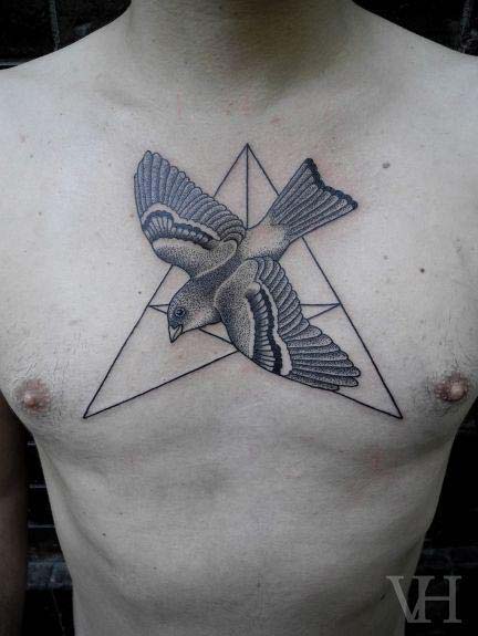 tatouage hirondelle réaliste