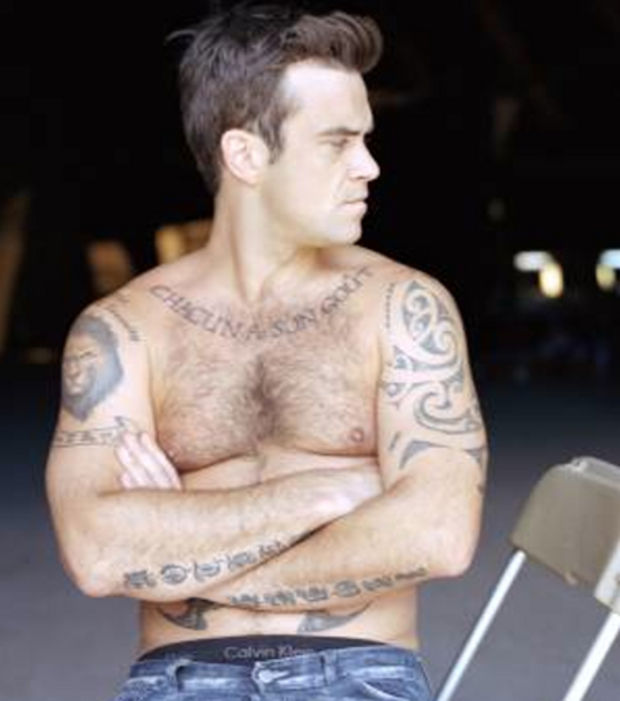 tatouage hirondelle robbie william