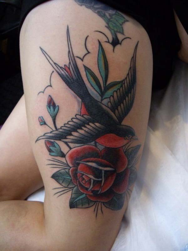 tatouage hirondelle rose