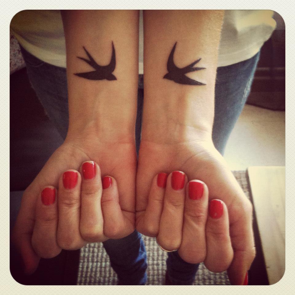 tatouage hirondelle symbole