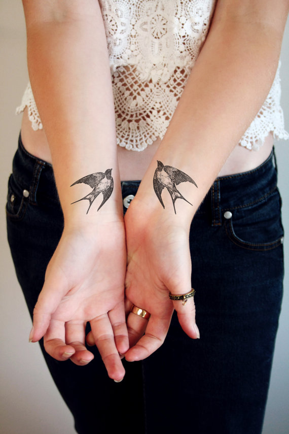 tatouage hirondelle temporaire