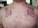 tatouage hirondelle torse homme