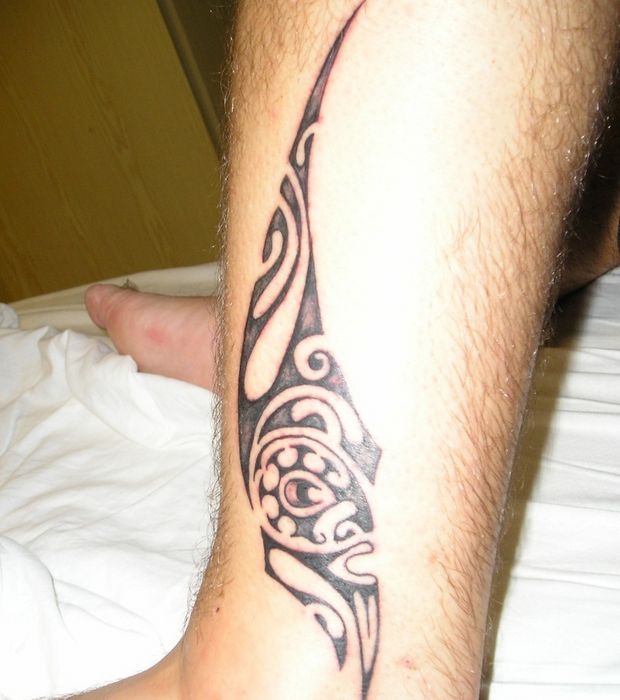 tatouage homme mollet tribal