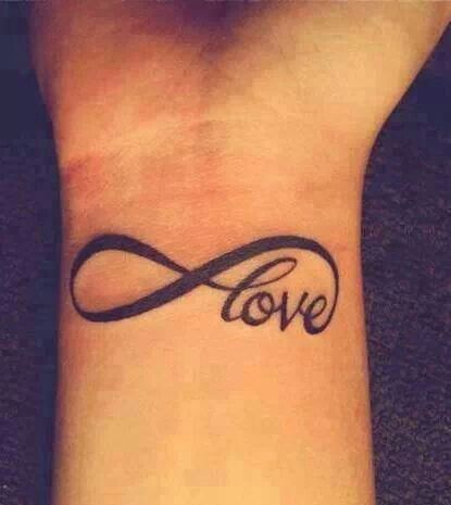 tatouage huit infini