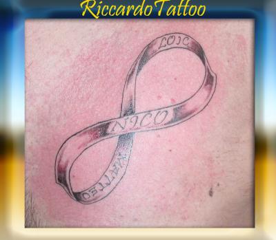 tatouage huit infini