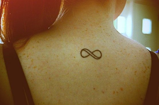 tatouage huit infini