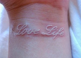 Tatouage infini ancre blanche