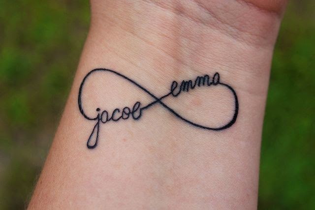 tatouage infini avec date