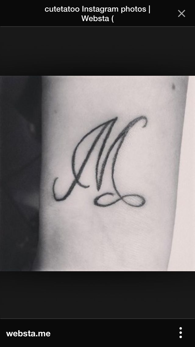 tatouage infini avec la lettre m