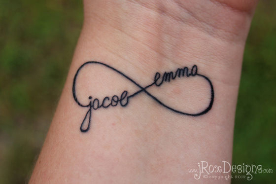 tatouage infini avec lettre
