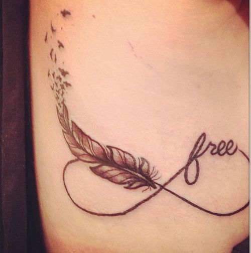 tatouage infini avec oiseau