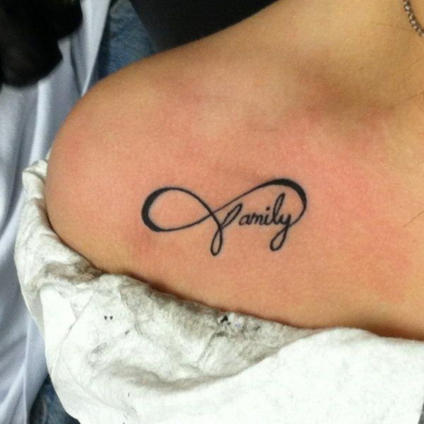 tatouage infini clavicule