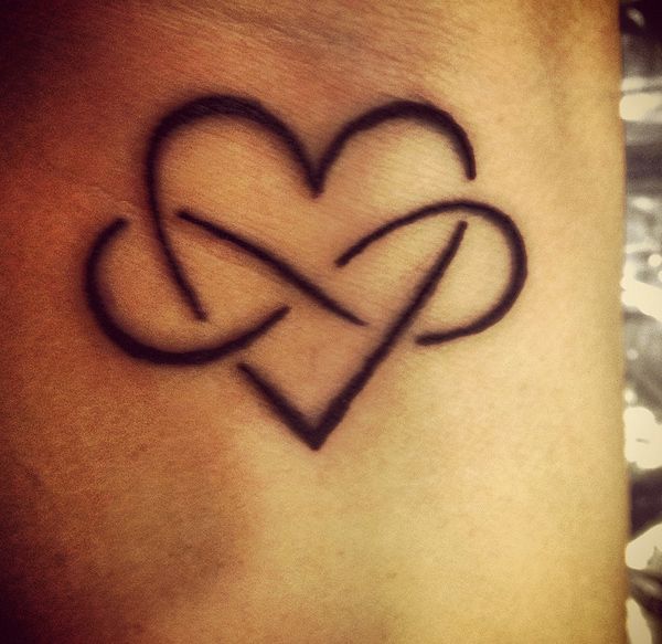 tatouage infini coeur
