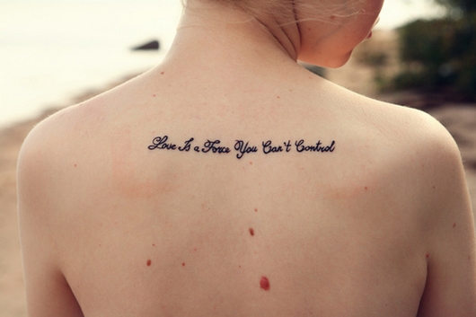 tatouage infini dans le dos