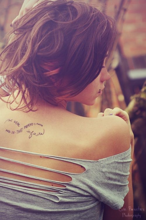 tatouage infini dans le dos