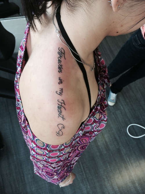 tatouage infini épaule