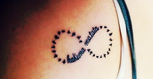 tatouage infini épaule