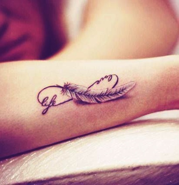 tatouage infini et plume