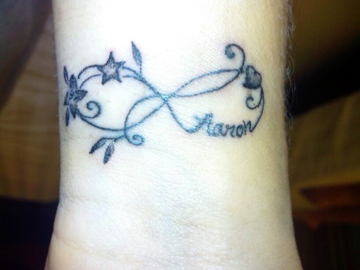 tatouage infini et prenom