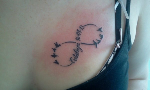 tatouage infini et prenom