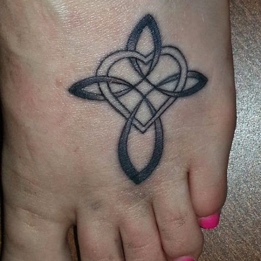 tatouage infini giulia