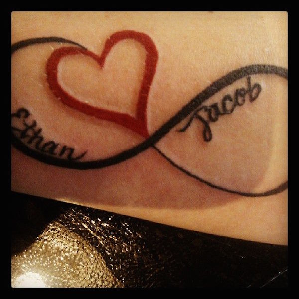 tatouage infini giulia