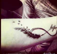tatouage infini hope plume