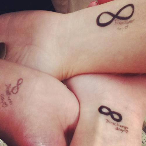 tatouage infini hope plume