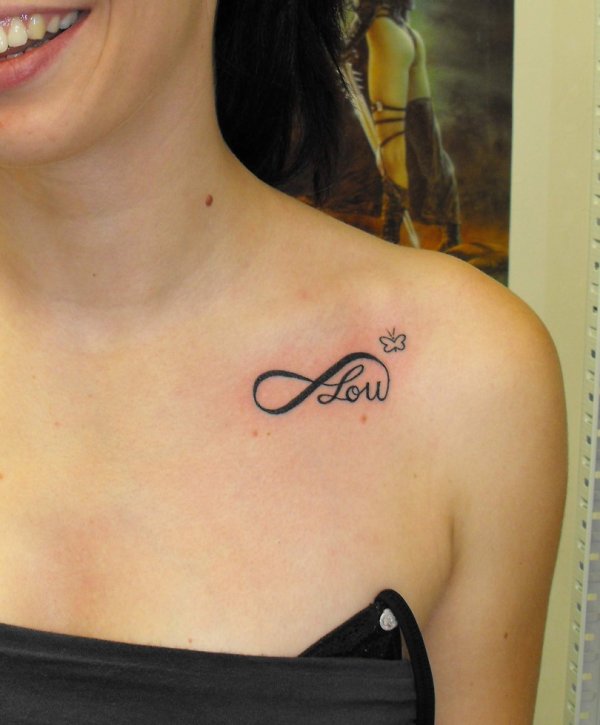 tatouage infini love nuque