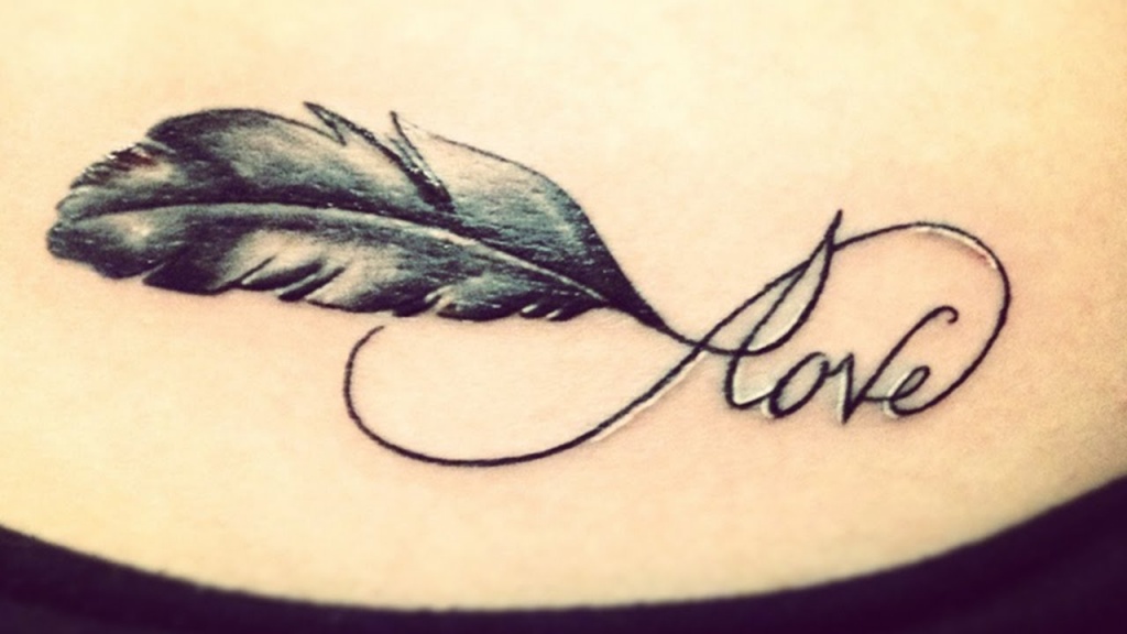 tatouage infini love plume