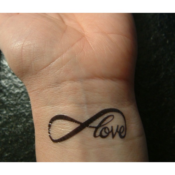 tatouage infini love poignet