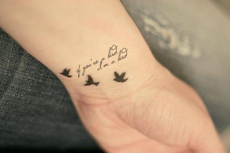 tatouage infini main