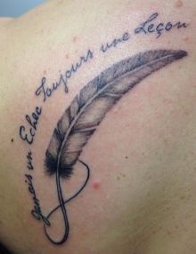 tatouage infini omoplate