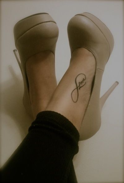 tatouage infini pied