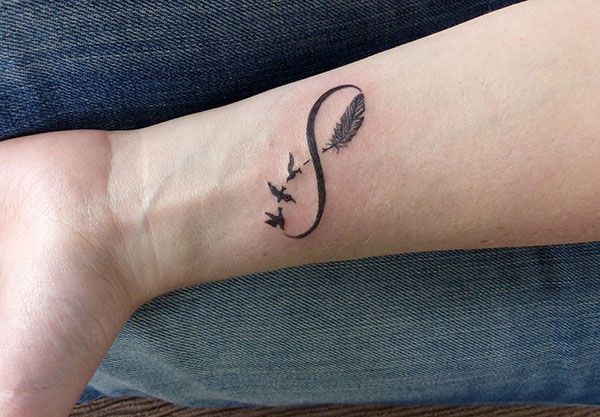 tatouage infini plume