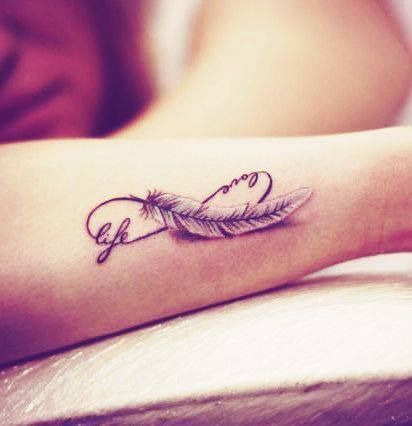 tatouage infini plume oiseau