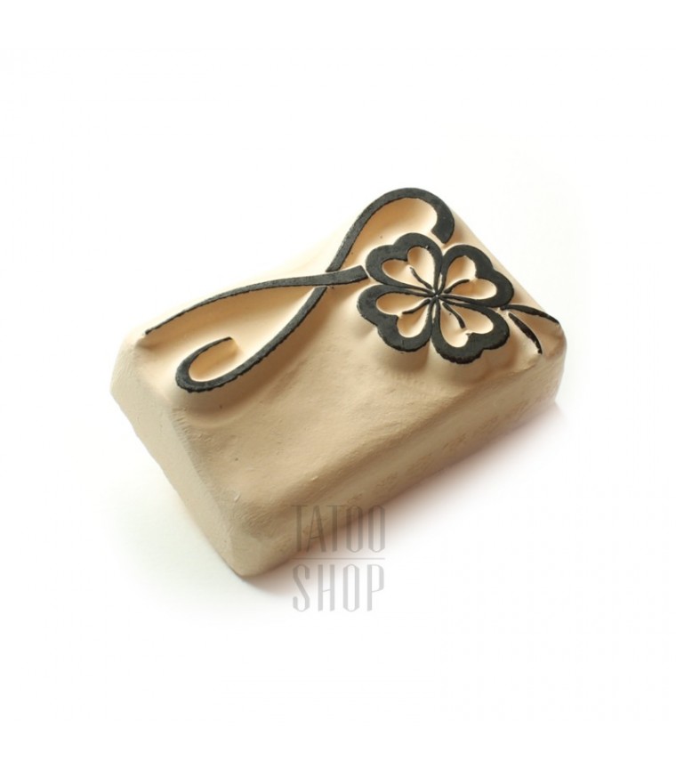 tatouage infini trefle