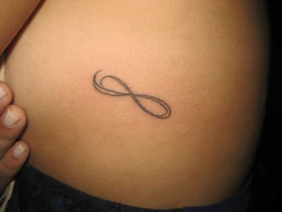 tatouage infini ventre