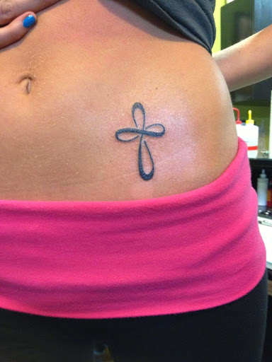 tatouage infini ventre