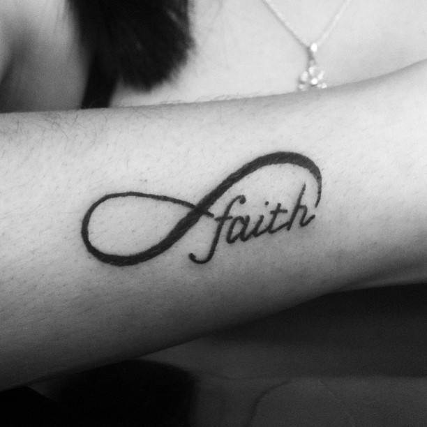 tatouage infinity faith