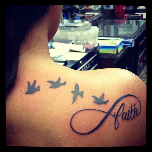 tatouage infinity faith