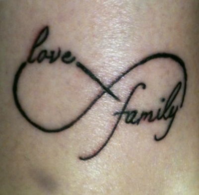 tatouage infinity family love