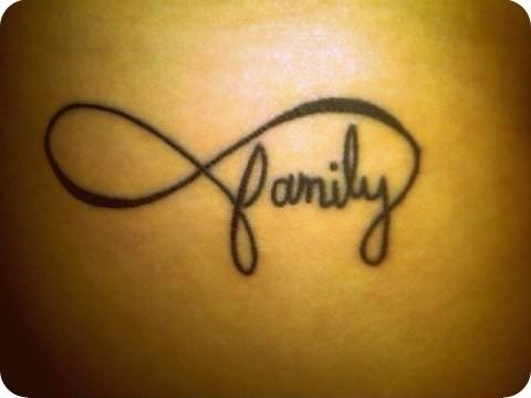 tatouage infinity family love
