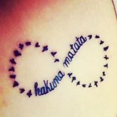 Tatouage infinity hakuna matata