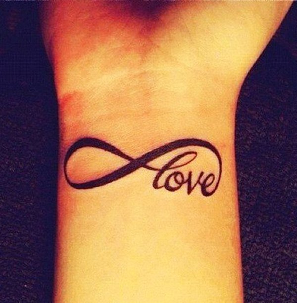 Tatouage infinity love