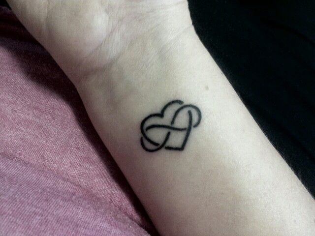 tatouage infinity love