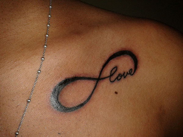 tatouage infinity one love