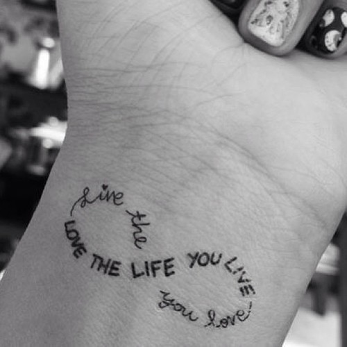 tatouage infinity young